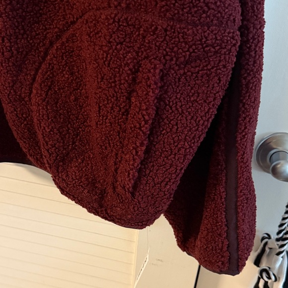 Flash SALE🩷Old Navy Cozy Burgundy Fleece Pullover - Picture 2 of 3